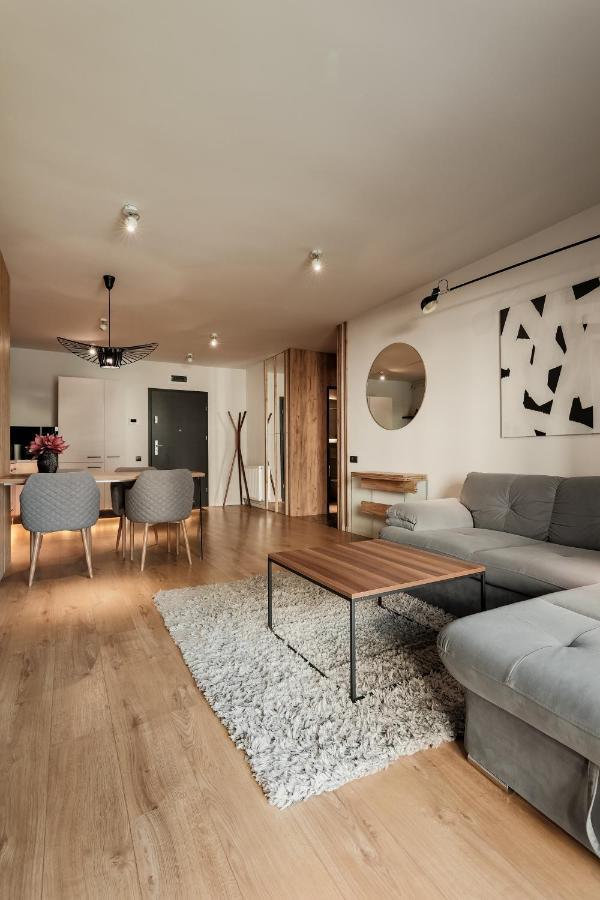 Nest Inn Stiletto Apartment คลูจ-นาโปกา ภายนอก รูปภาพ