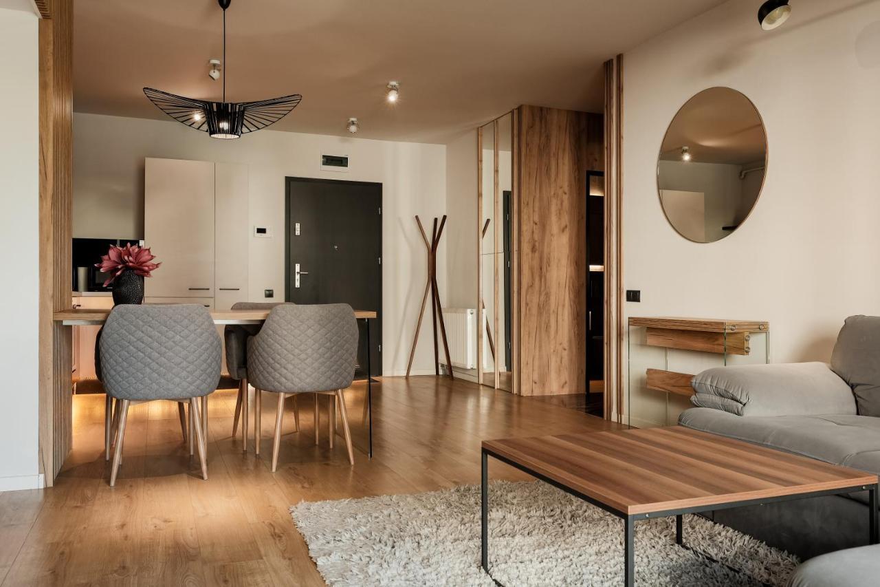 Nest Inn Stiletto Apartment คลูจ-นาโปกา ภายนอก รูปภาพ